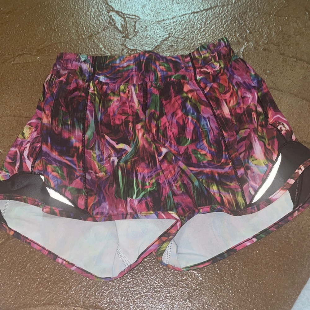 lulu shorts | size 0 | 4”